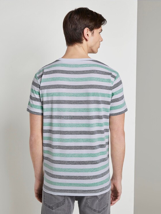 Gestreiftes T-Shirt mit Brusttasche - Männer - two colored middle stripe Gestreiftes T-Shirt mit Brusttasche - Männer - two colored middle stripe - 2 - TOM TAILOR Denim