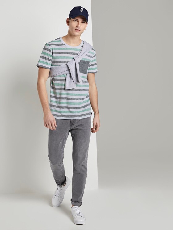 Gestreiftes T-Shirt mit Brusttasche - Männer - two colored middle stripe Gestreiftes T-Shirt mit Brusttasche - Männer - two colored middle stripe - 3 - TOM TAILOR Denim