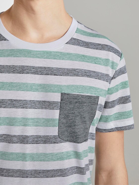 Gestreiftes T-Shirt mit Brusttasche - Männer - two colored middle stripe Gestreiftes T-Shirt mit Brusttasche - Männer - two colored middle stripe - 9 - TOM TAILOR Denim