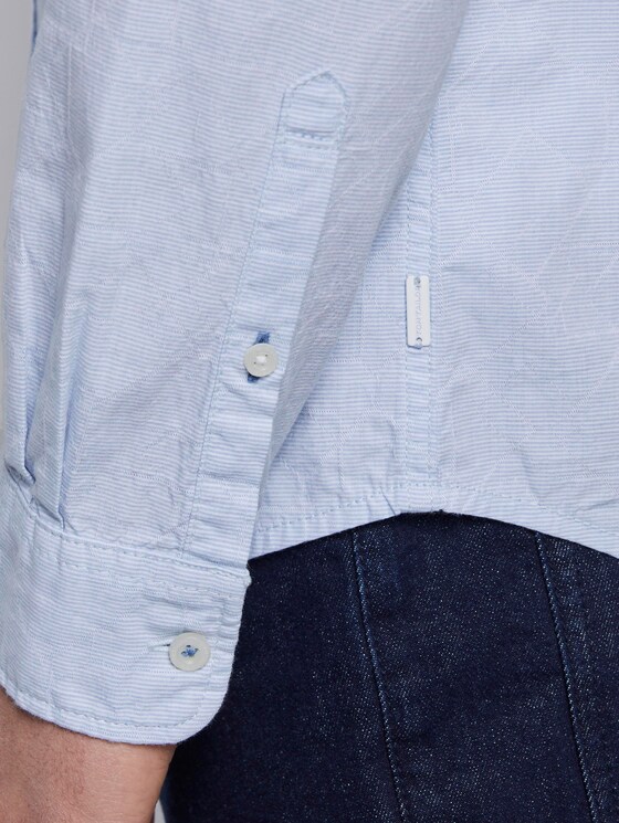 Strukturiertes Hemd mit schmalem Kent-Kragen - Männer - light blue stripe white dobby Strukturiertes Hemd mit schmalem Kent-Kragen - Männer - light blue stripe white dobby - 10 - TOM TAILOR