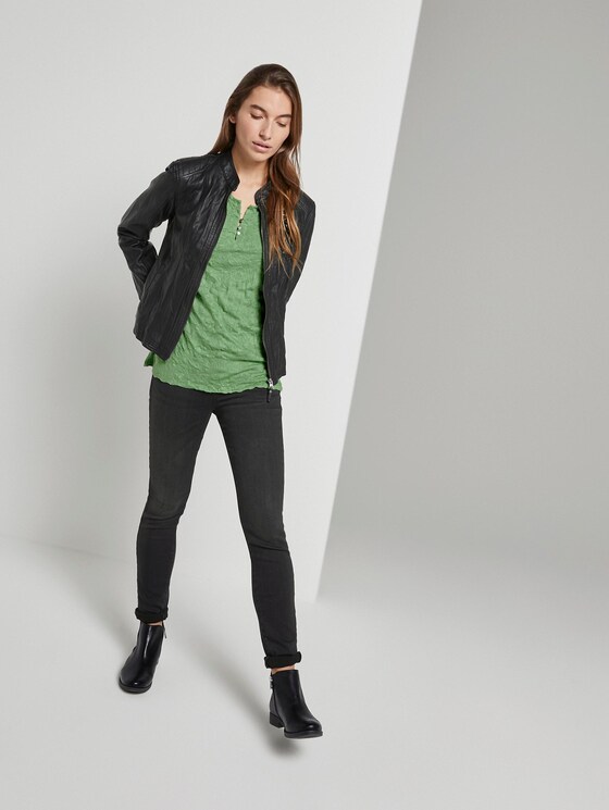 Gemustertes Shirt in Crincle-Optik - Frauen - sundried turf green Gemustertes Shirt in Crincle-Optik - Frauen - sundried turf green - 3 - TOM TAILOR