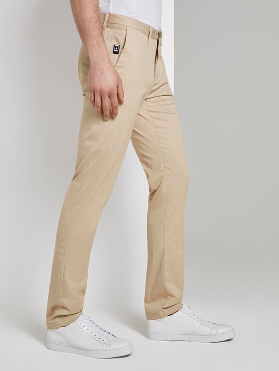 chino trousers in tech style - Men - Cashew Beige chino trousers in tech style - Men - Cashew Beige - 11 - TOM TAILOR