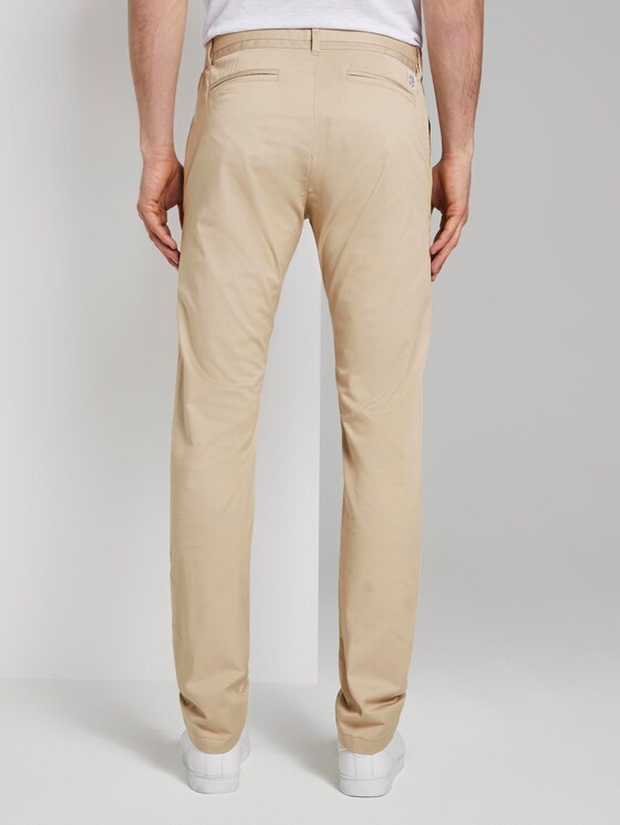 chino trousers in tech style - Men - Cashew Beige chino trousers in tech style - Men - Cashew Beige - 2 - TOM TAILOR
