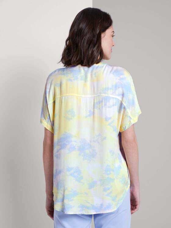 Kurzarm Blusenshirt im Batik-Look - Frauen - yellow rose batik print Kurzarm Blusenshirt im Batik-Look - Frauen - yellow rose batik print - 2 - TOM TAILOR Denim