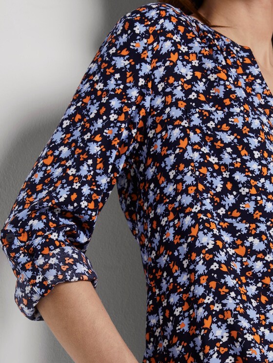 Blouse with turn-up details - Women - navy floral design Blouse with turn-up details - Women - navy floral design - 10 - TOM TAILOR