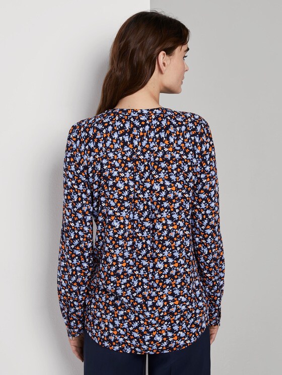 Blouse with turn-up details - Women - navy floral design Blouse with turn-up details - Women - navy floral design - 2 - TOM TAILOR