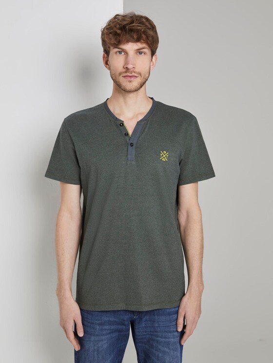 Serafino T-shirt with a colour pattern - Men - green overdye stripe Serafino T-shirt with a colour pattern - Men - green overdye stripe - 1 - TOM TAILOR