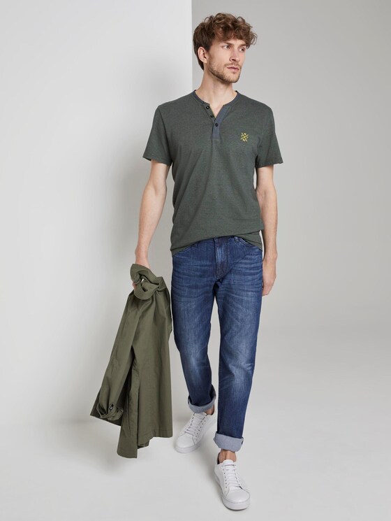Serafino T-shirt with a colour pattern - Men - green overdye stripe Serafino T-shirt with a colour pattern - Men - green overdye stripe - 3 - TOM TAILOR