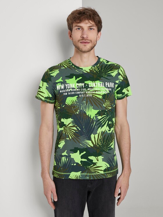 T-shirt with a tropical all-over print - Men - green leaf design T-shirt with a tropical all-over print - Men - green leaf design - 1 - TOM TAILOR