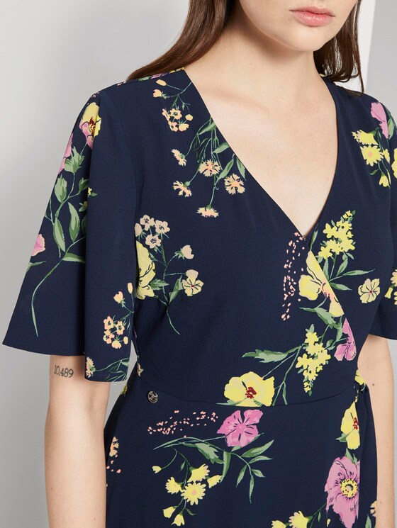 Flowing maxi wrap dress with a floral print - Women - navy blue flower print Flowing maxi wrap dress with a floral print - Women - navy blue flower print - 9 - TOM TAILOR Denim