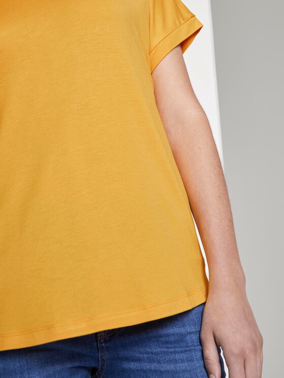Basic T-shirt with a V-neckline - Women - deep golden yellow Basic T-shirt with a V-neckline - Women - deep golden yellow - 10 - TOM TAILOR
