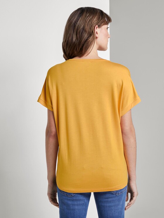 Basic T-shirt with a V-neckline - Women - deep golden yellow Basic T-shirt with a V-neckline - Women - deep golden yellow - 2 - TOM TAILOR
