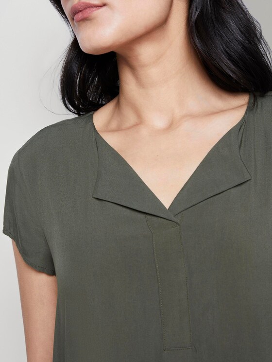 Kurzarm-Bluse mit umgelegtem V-Ausschnitt - Frauen - Woodland Green Kurzarm-Bluse mit umgelegtem V-Ausschnitt - Frauen - Woodland Green - 9 - TOM TAILOR