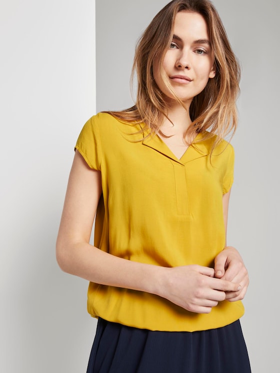 Patterned short-sleeved blouse with a reversed V-neckline - Women - deep golden yellow Patterned short-sleeved blouse with a reversed V-neckline - Women - deep golden yellow - 5 - TOM TAILOR
