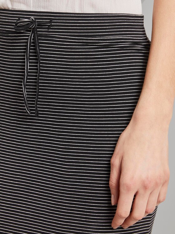 Jersey Maxirock mit Seitenschlitzen - Frauen - black thin stripes Jersey Maxirock mit Seitenschlitzen - Frauen - black thin stripes - 10 - TOM TAILOR