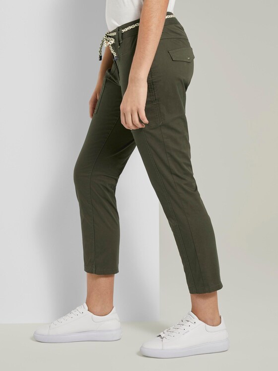 Tapered Relaxed Hose mit Bandgürtel - Frauen - Woodland Green Tapered Relaxed Hose mit Bandgürtel - Frauen - Woodland Green - 11 - TOM TAILOR