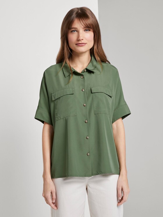 Kurzes Blusenshirt mit Taschen - Frauen - olive green Kurzes Blusenshirt mit Taschen - Frauen - olive green - 1 - TOM TAILOR Denim