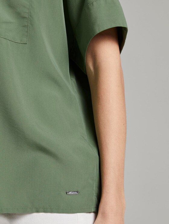 Kurzes Blusenshirt mit Taschen - Frauen - olive green Kurzes Blusenshirt mit Taschen - Frauen - olive green - 9 - TOM TAILOR Denim