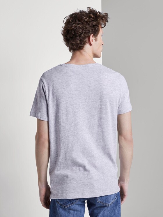 Gestreiftes T-Shirt mit Brusttasche - Männer - grey yarn dye stripe Gestreiftes T-Shirt mit Brusttasche - Männer - grey yarn dye stripe - 2 - TOM TAILOR Denim