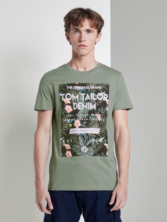 T-Shirt mit tropischem Brustprint - Männer - Dusty Leave Green T-Shirt mit tropischem Brustprint - Männer - Dusty Leave Green - 1 - TOM TAILOR Denim