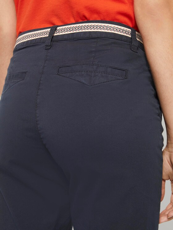 Relaxed Chino Bermuda Shorts mit Stoffgürtel - Frauen - Sky Captain Blue Relaxed Chino Bermuda Shorts mit Stoffgürtel - Frauen - Sky Captain Blue - 9 - TOM TAILOR
