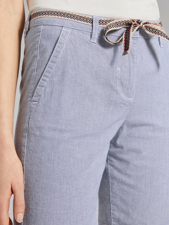 Relaxed Chino Bermuda Shorts mit Stoffgürtel - Frauen - Thin Stripe Pants Relaxed Chino Bermuda Shorts mit Stoffgürtel - Frauen - Thin Stripe Pants - 9 - TOM TAILOR