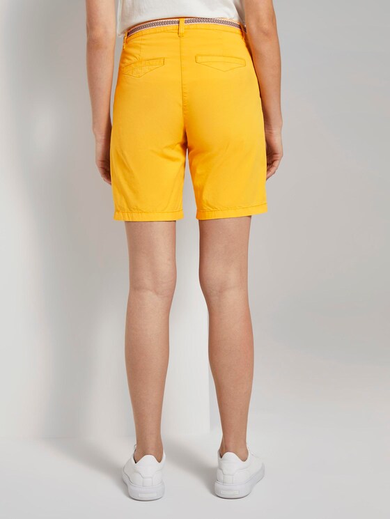 Relaxed Chino Bermuda Shorts mit Stoffgürtel - Frauen - deep golden yellow Relaxed Chino Bermuda Shorts mit Stoffgürtel - Frauen - deep golden yellow - 2 - TOM TAILOR