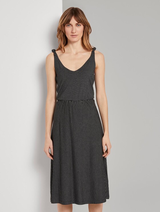Gestreiftes Midi-Trägerkleid mit Knotendetail - Frauen - black thin stripes Gestreiftes Midi-Trägerkleid mit Knotendetail - Frauen - black thin stripes - 1 - TOM TAILOR