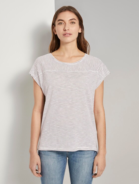 Striped T-shirt with short slits - Women - offwhite thin stripes Striped T-shirt with short slits - Women - offwhite thin stripes - 1 - TOM TAILOR