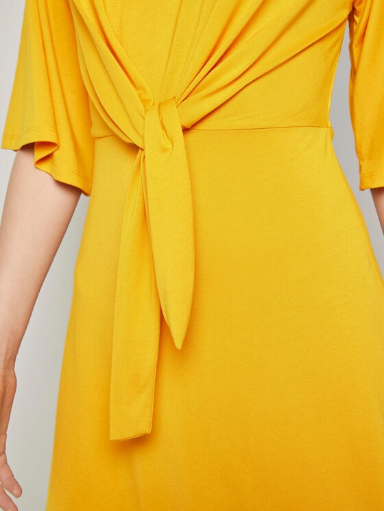 Luftiges Kleid mit Knoten-Detail und weiten Ärmeln - Frauen - deep golden yellow Luftiges Kleid mit Knoten-Detail und weiten Ärmeln - Frauen - deep golden yellow - 10 - TOM TAILOR