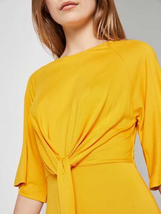 Luftiges Kleid mit Knoten-Detail und weiten Ärmeln - Frauen - deep golden yellow Luftiges Kleid mit Knoten-Detail und weiten Ärmeln - Frauen - deep golden yellow - 9 - TOM TAILOR