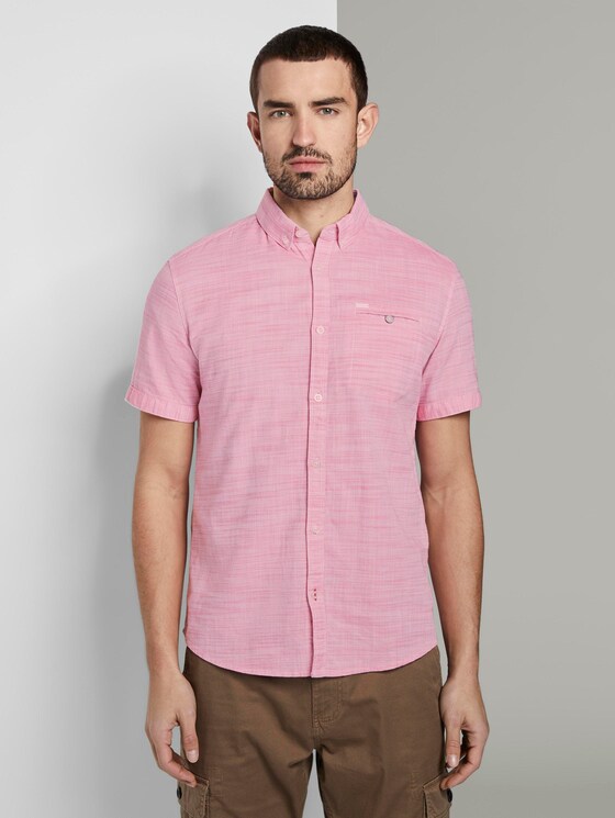 Short-sleeved shirt with a textured pattern and chest pocket - Men - pink white structure Short-sleeved shirt with a textured pattern and chest pocket - Men - pink white structure - 1 - TOM TAILOR