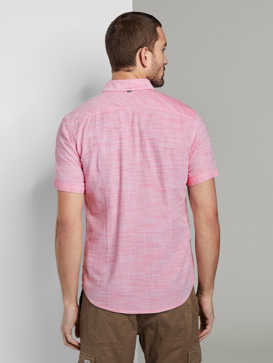 Short-sleeved shirt with a textured pattern and chest pocket - Men - pink white structure Short-sleeved shirt with a textured pattern and chest pocket - Men - pink white structure - 2 - TOM TAILOR