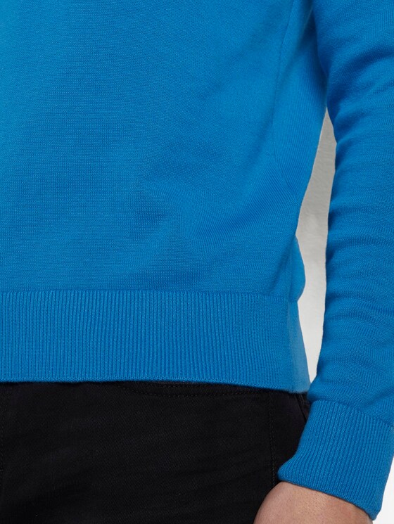 Basic knitted sweater with a V-neckline - Men - brilliant middle blue Basic knitted sweater with a V-neckline - Men - brilliant middle blue - 10 - TOM TAILOR