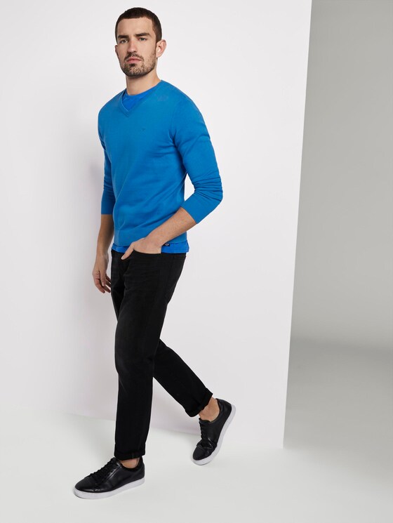 Basic knitted sweater with a V-neckline - Men - brilliant middle blue Basic knitted sweater with a V-neckline - Men - brilliant middle blue - 3 - TOM TAILOR