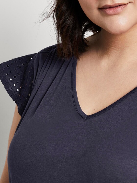 T-Shirt mit Lochstickerei - Frauen - Real Navy Blue T-Shirt mit Lochstickerei - Frauen - Real Navy Blue - 10 - My True Me