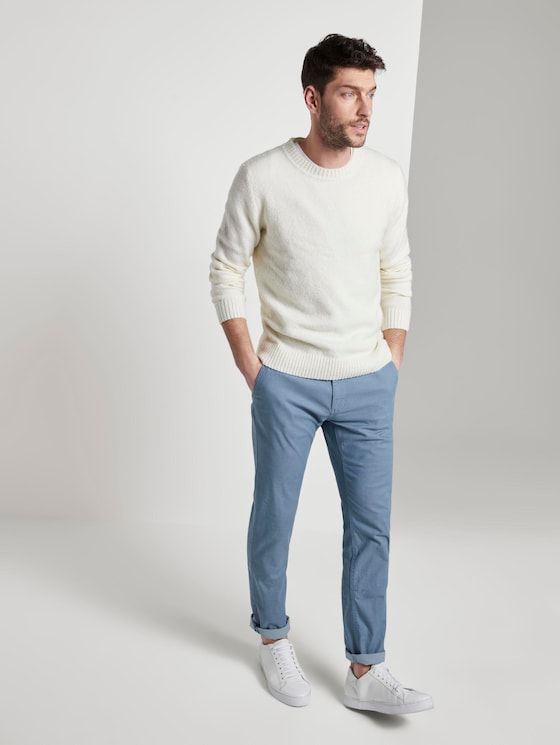 Textured Travis slim chinos with a belt by Men, light blue structure