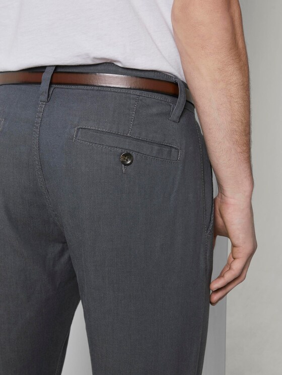 Strukturierte Travis Slim Chino Hose mit Gürtel - Männer - dark yarn dye structure Strukturierte Travis Slim Chino Hose mit Gürtel - Männer - dark yarn dye structure - 10 - TOM TAILOR