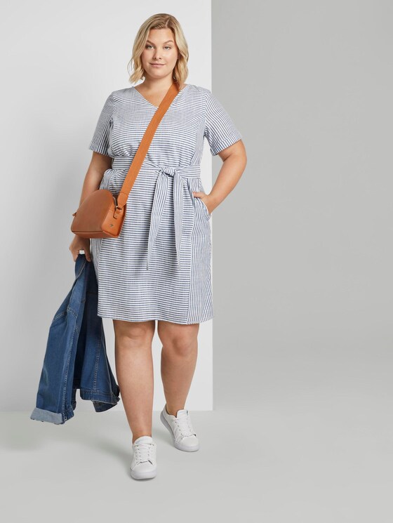 Curvy - Gestreiftes Kleid mit Bindegürtel - Frauen - navy white stripe Curvy - Gestreiftes Kleid mit Bindegürtel - Frauen - navy white stripe - 3 - My True Me