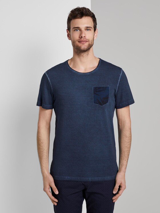 Gestreiftes T-Shirt mit abgesetzter Brusttasche - Männer - Black Iris Blue Gestreiftes T-Shirt mit abgesetzter Brusttasche - Männer - Black Iris Blue - 1 - TOM TAILOR
