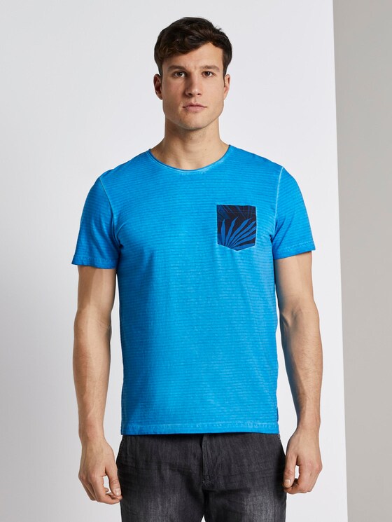 Gestreiftes T-Shirt mit abgesetzter Brusttasche - Männer - Electric Teal Blue Gestreiftes T-Shirt mit abgesetzter Brusttasche - Männer - Electric Teal Blue - 1 - TOM TAILOR
