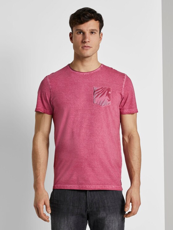 Gestreiftes T-Shirt mit abgesetzter Brusttasche - Männer - wine rose pink Gestreiftes T-Shirt mit abgesetzter Brusttasche - Männer - wine rose pink - 1 - TOM TAILOR