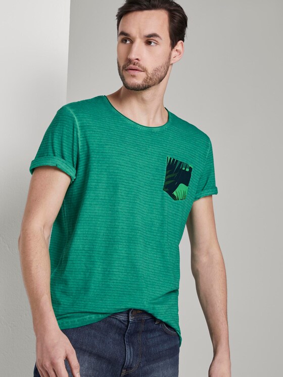 Gestreiftes T-Shirt mit abgesetzter Brusttasche - Männer - rich meadow green Gestreiftes T-Shirt mit abgesetzter Brusttasche - Männer - rich meadow green - 5 - TOM TAILOR