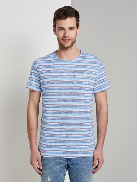 Bunt gestreiftes T-Shirt mit Brusttasche - Männer - blue multi fine stripe Bunt gestreiftes T-Shirt mit Brusttasche - Männer - blue multi fine stripe - 1 - TOM TAILOR