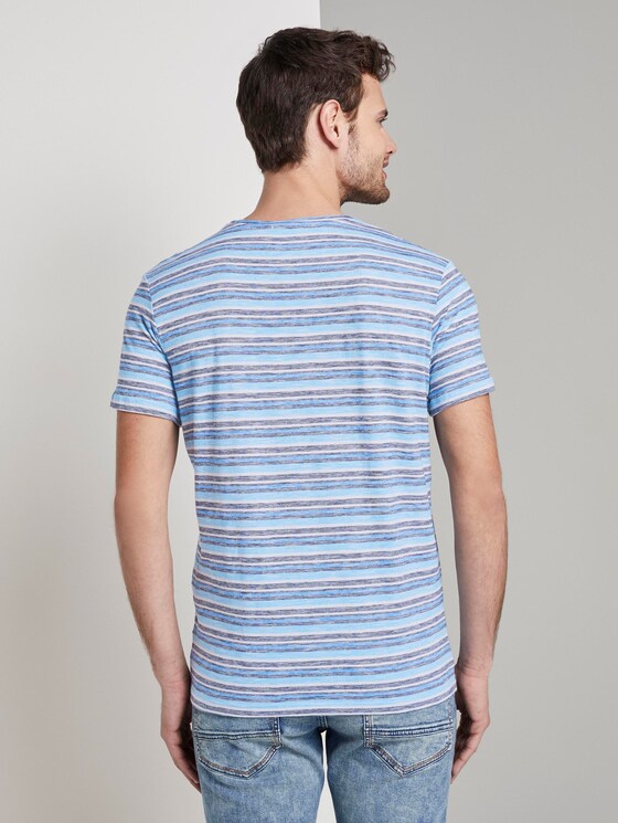Bunt gestreiftes T-Shirt mit Brusttasche - Männer - blue multi fine stripe Bunt gestreiftes T-Shirt mit Brusttasche - Männer - blue multi fine stripe - 2 - TOM TAILOR