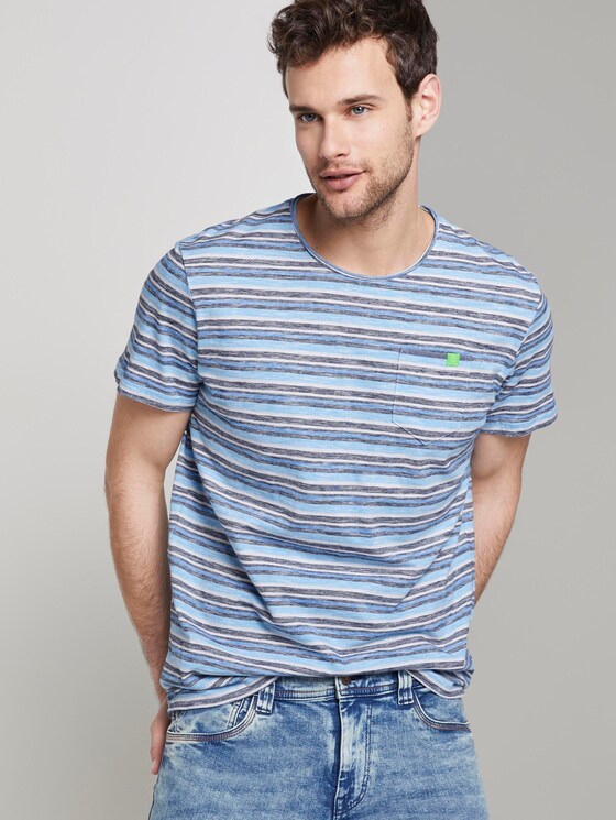 Bunt gestreiftes T-Shirt mit Brusttasche - Männer - blue multi fine stripe Bunt gestreiftes T-Shirt mit Brusttasche - Männer - blue multi fine stripe - 5 - TOM TAILOR