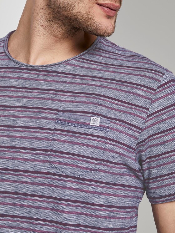 Bunt gestreiftes T-Shirt mit Brusttasche - Männer - wine rose multi fine stripe Bunt gestreiftes T-Shirt mit Brusttasche - Männer - wine rose multi fine stripe - 10 - TOM TAILOR
