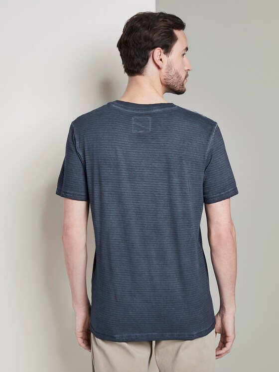 Gestreiftes Henley-T-Shirt mit Logo-Stickerei - Männer - Black Iris Blue Gestreiftes Henley-T-Shirt mit Logo-Stickerei - Männer - Black Iris Blue - 2 - TOM TAILOR