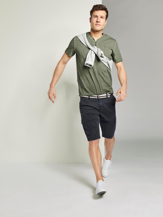 Gestreiftes Henley-T-Shirt mit Logo-Stickerei - Männer - Olive Night Green Gestreiftes Henley-T-Shirt mit Logo-Stickerei - Männer - Olive Night Green - 3 - TOM TAILOR