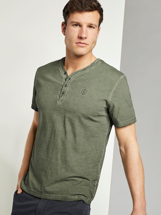 Gestreiftes Henley-T-Shirt mit Logo-Stickerei - Männer - Olive Night Green Gestreiftes Henley-T-Shirt mit Logo-Stickerei - Männer - Olive Night Green - 5 - TOM TAILOR